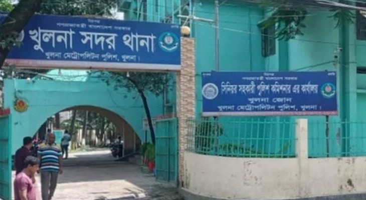 খুলনায় বাড়িতে ঢুকে একই পরিবারের ৩জনকে কুপিয়ে জখম